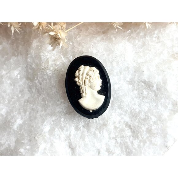 Faux Cameo Victorian Style Profiled Lady Oval Costume Jewelry Brooch | Lapel Pin - Picture 10 of 10